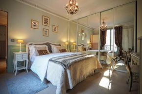 Отель Chambre d hôte : Louvre Elegant Apt Suite  Париж